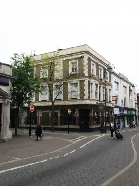 Crown-Sheepwalk London E11. (Pub, External). Published on 03-11-2013