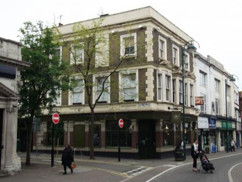 Crown-Sheepwalk London E11. (Pub, External). Published on 03-11-2013