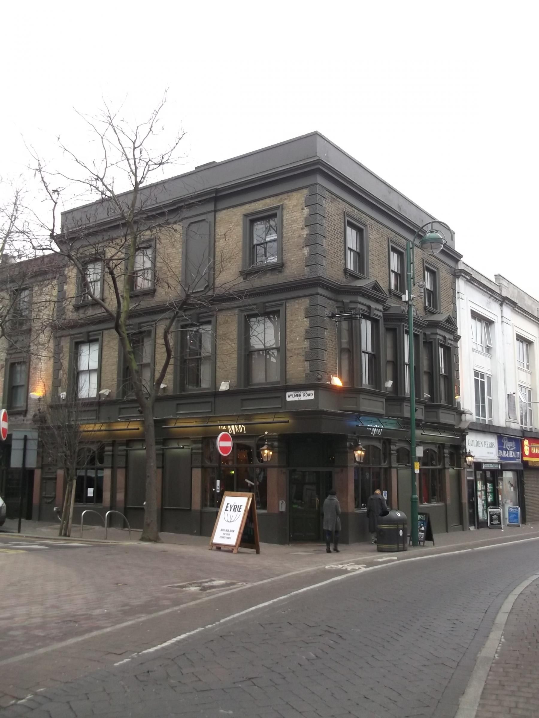 Birds E11 taken 8 Aug 2018. (Pub, External). Published on 04-08-2018
