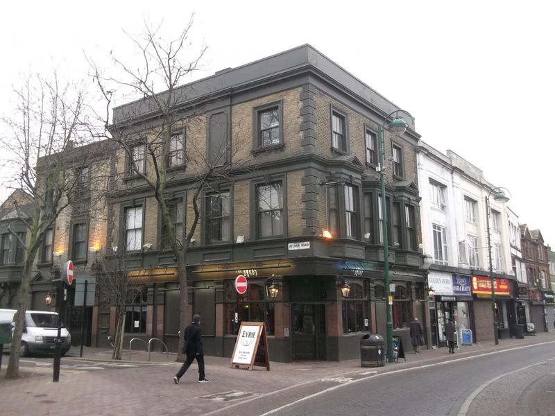 Birds E11 taken 8 Jan 2018. (Pub, External). Published on 04-08-2018