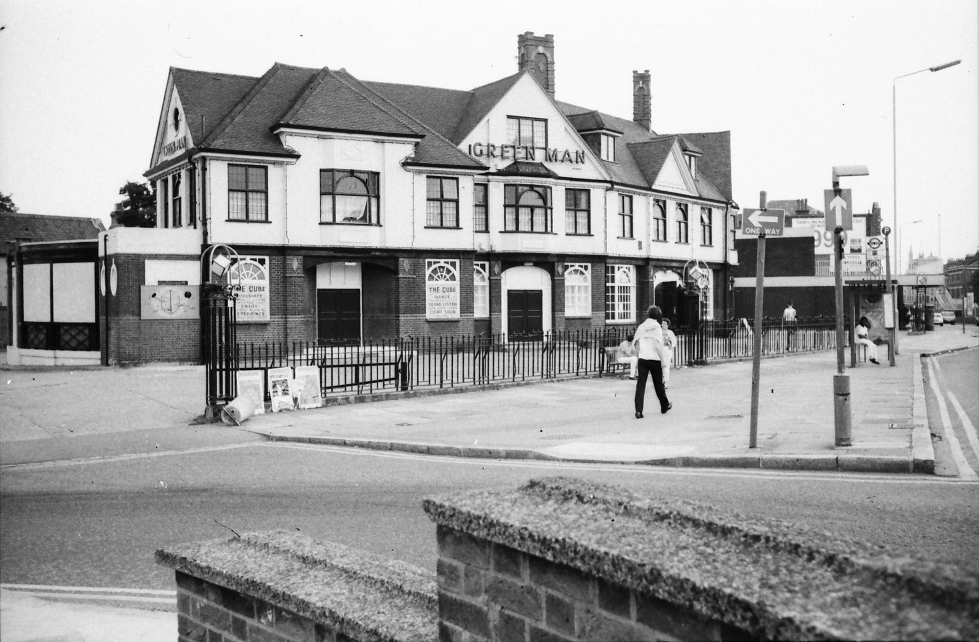 Green Man London E11 taken 25-7-1987. (Pub, External). Published on 06-10-2018