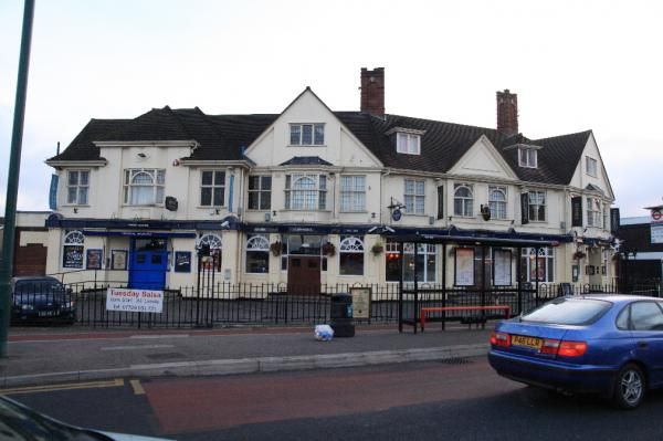 O'Neills London E11. (Pub, External). Published on 04-11-2013