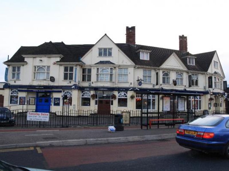 O'Neills London E11. (Pub, External). Published on 04-11-2013 
