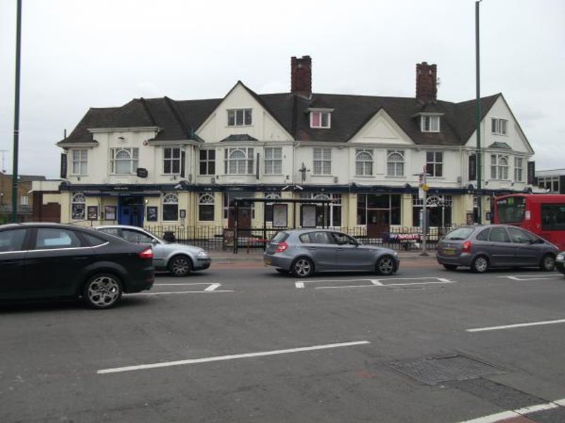 O'Neills London E11. (Pub, External). Published on 04-11-2013 