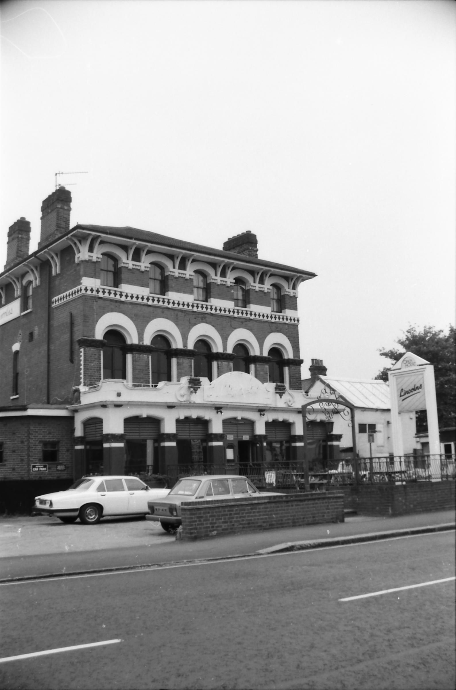 Lincolns London E11 taken 17 Sept 1988. (Pub, External, Key). Published on 06-10-2018