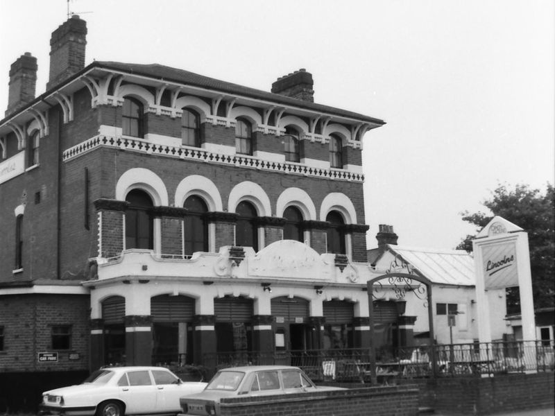 Lincolns London E11 taken 17 Sept 1988. (Pub, External, Key). Published on 06-10-2018
