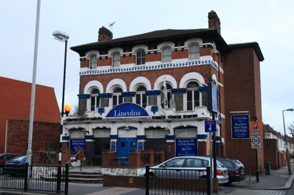 Lincolns London E11. (Pub, External). Published on 03-11-2013