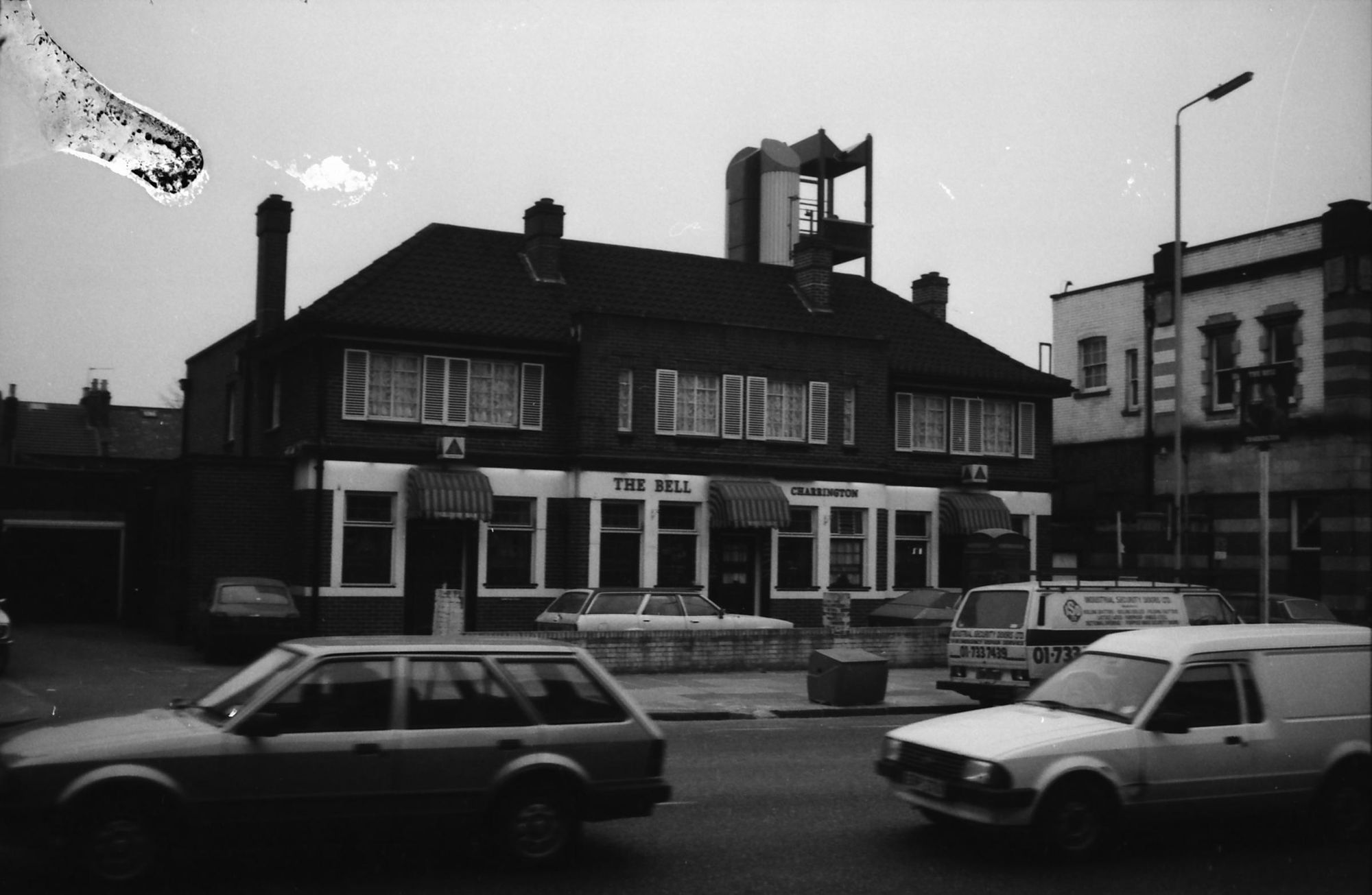 Bell in London E11 taken in May 1986. (Pub, External). Published on 06-10-2018