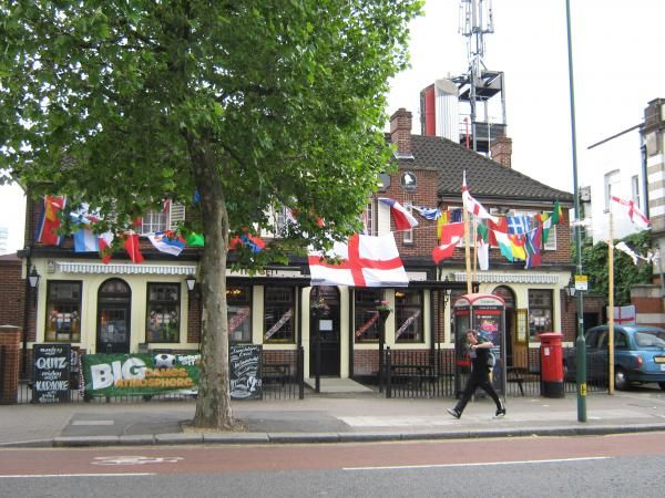 Bell  London E11. (Pub, External). Published on 03-11-2013