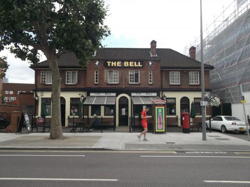 Bell London E11 taken Aug 2015. (Pub, External). Published on 01-12-2015 