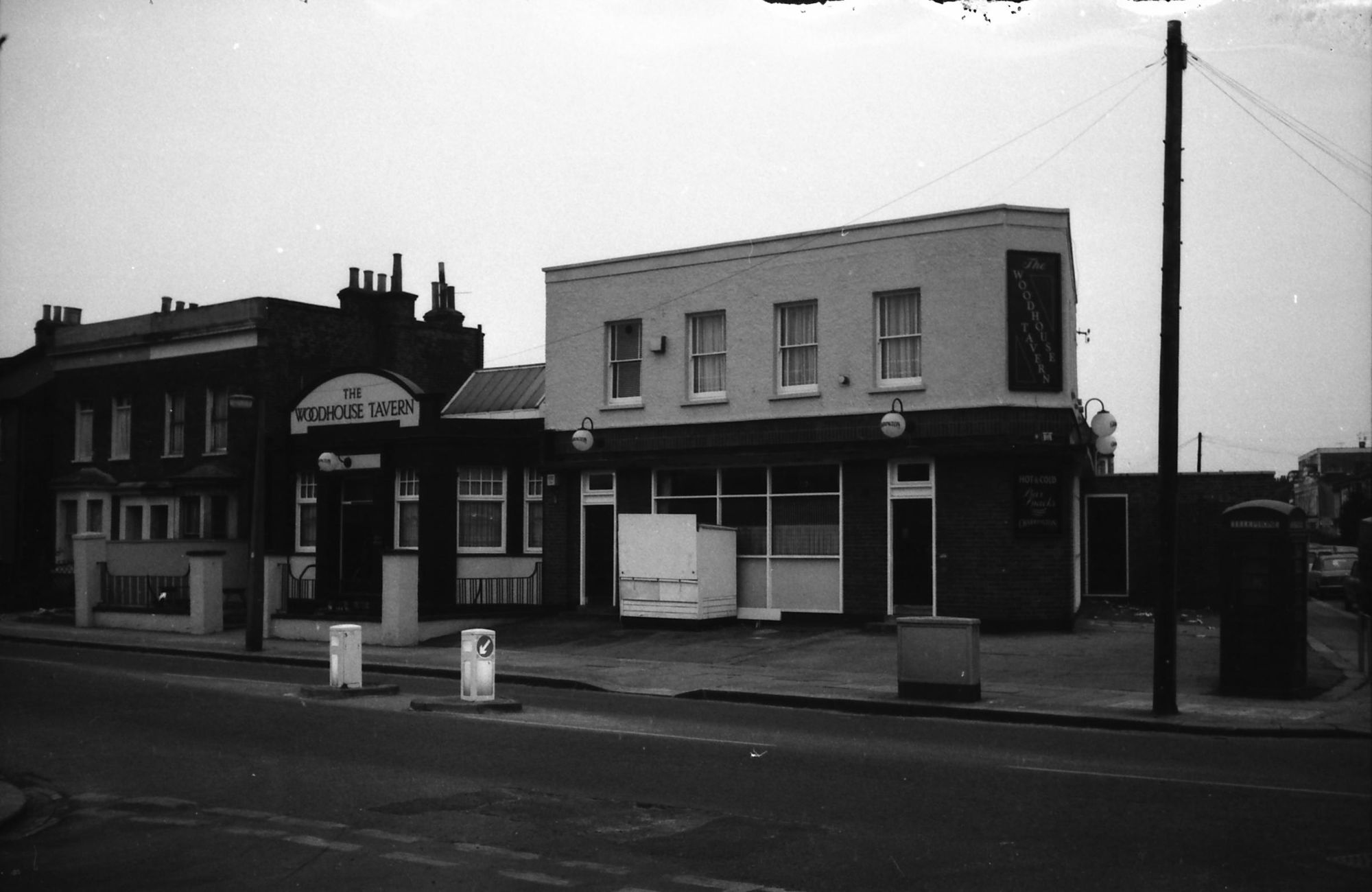 Woodhouse Tavern London E11 taken in 1986. (Pub, External). Published on 22-02-2018