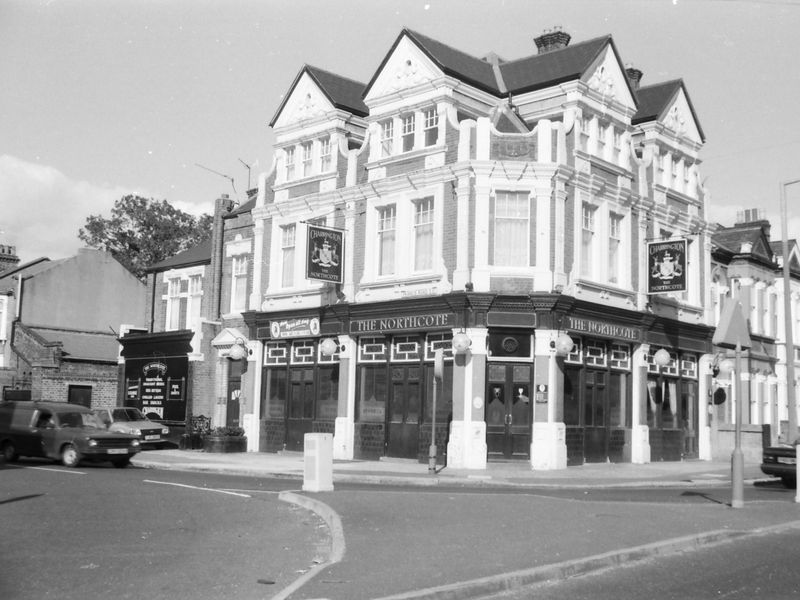 Northcote London E11 taken in Oct 1988. (Pub, External). Published on 06-10-2018