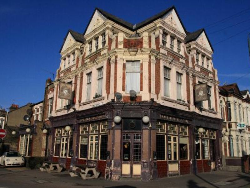 Northcote Arms London E11. (Pub, External). Published on 04-11-2013 