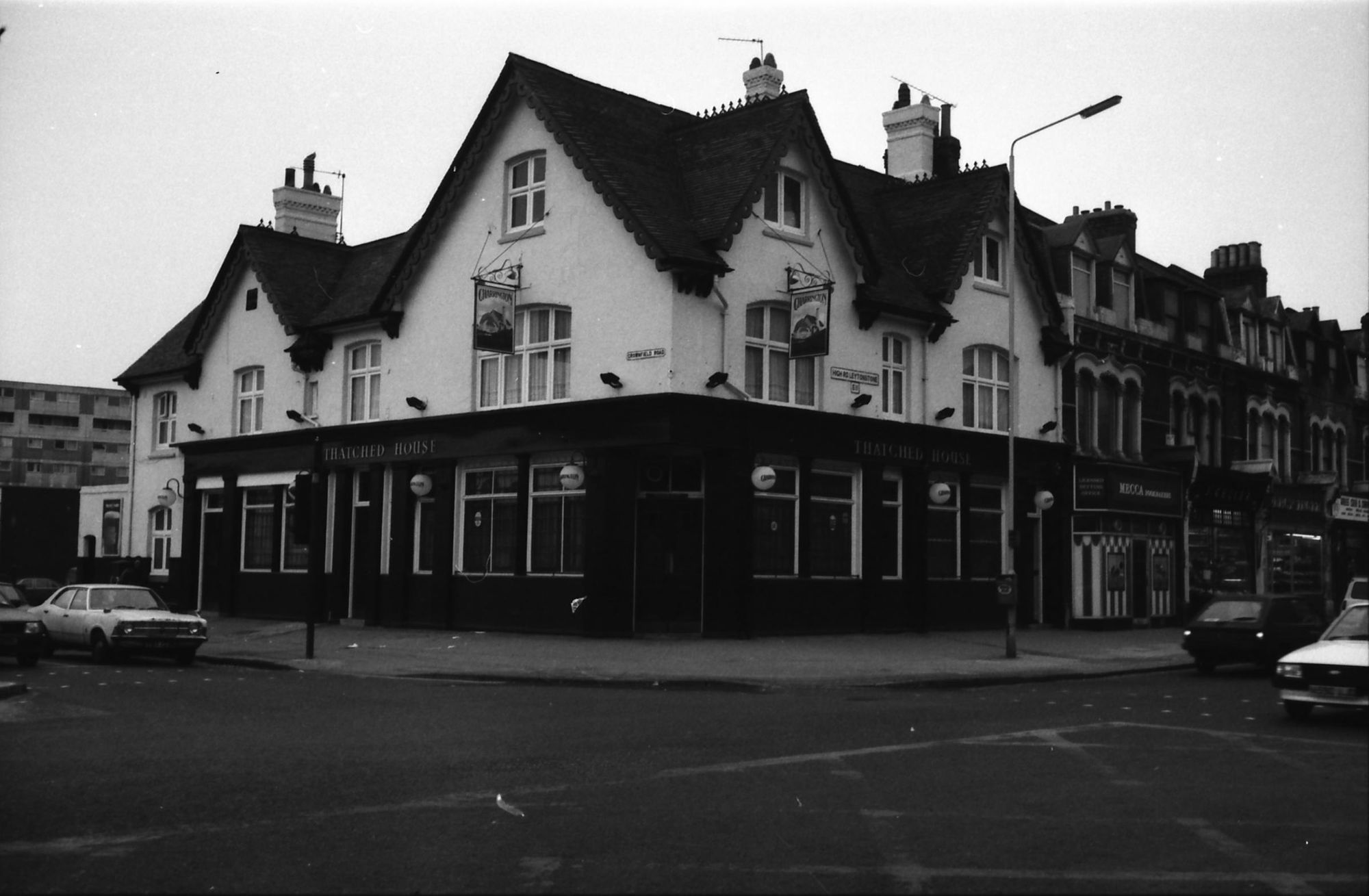 Thatched House London E11 taken in 1986. (Pub, External, Key). Published on 06-10-2018