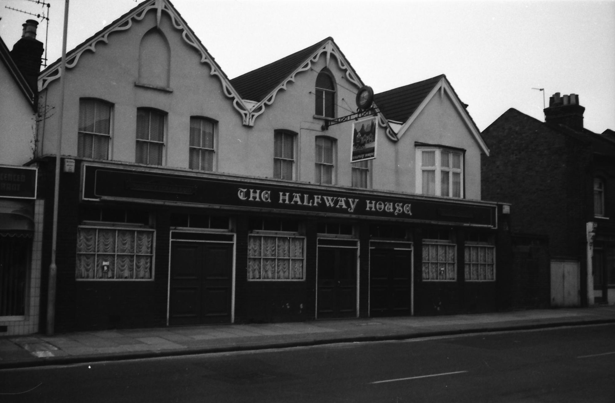 Halfway House London E11 taken in 1986. (Pub, External, Key). Published on 06-10-2018