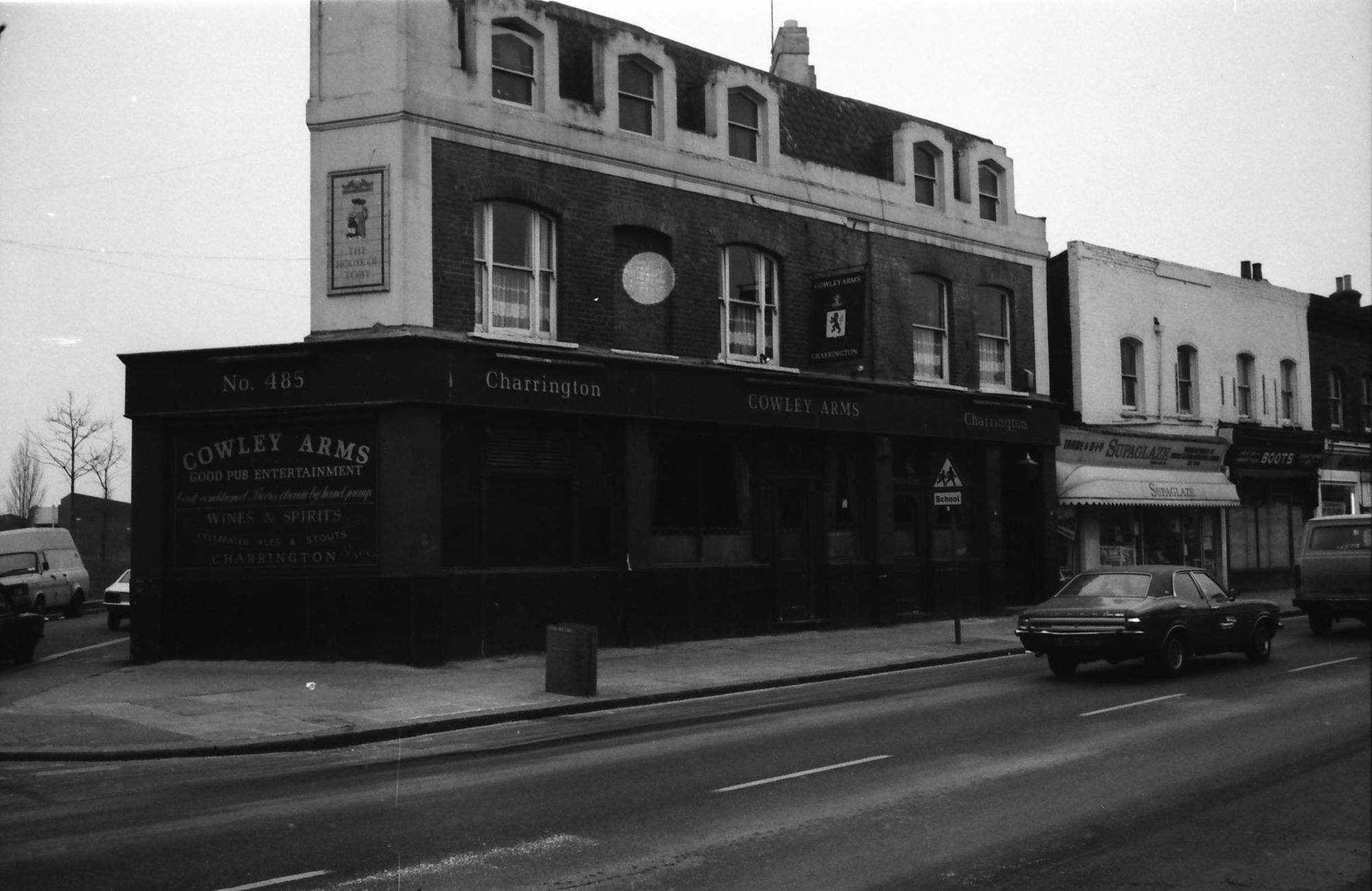 Cowley Arms London E11 taken in 1986.. (Pub, External). Published on 06-10-2018
