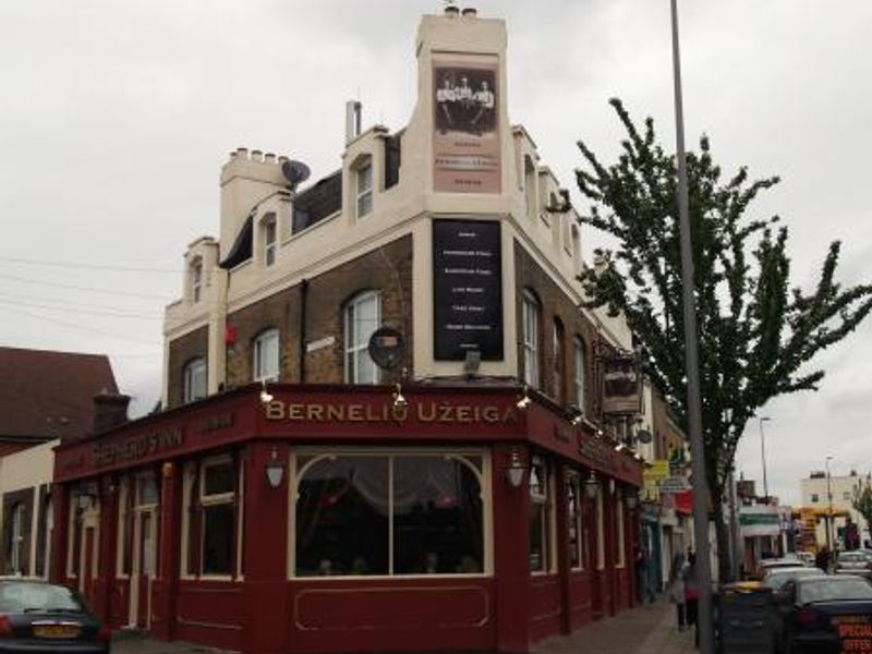 Cowley Arms-Shepherds Inn London E11. (Pub, External). Published on 03-11-2013