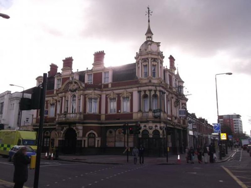 Earl of Essex London E12 Feb 2014. (Pub, External). Published on 06-04-2014