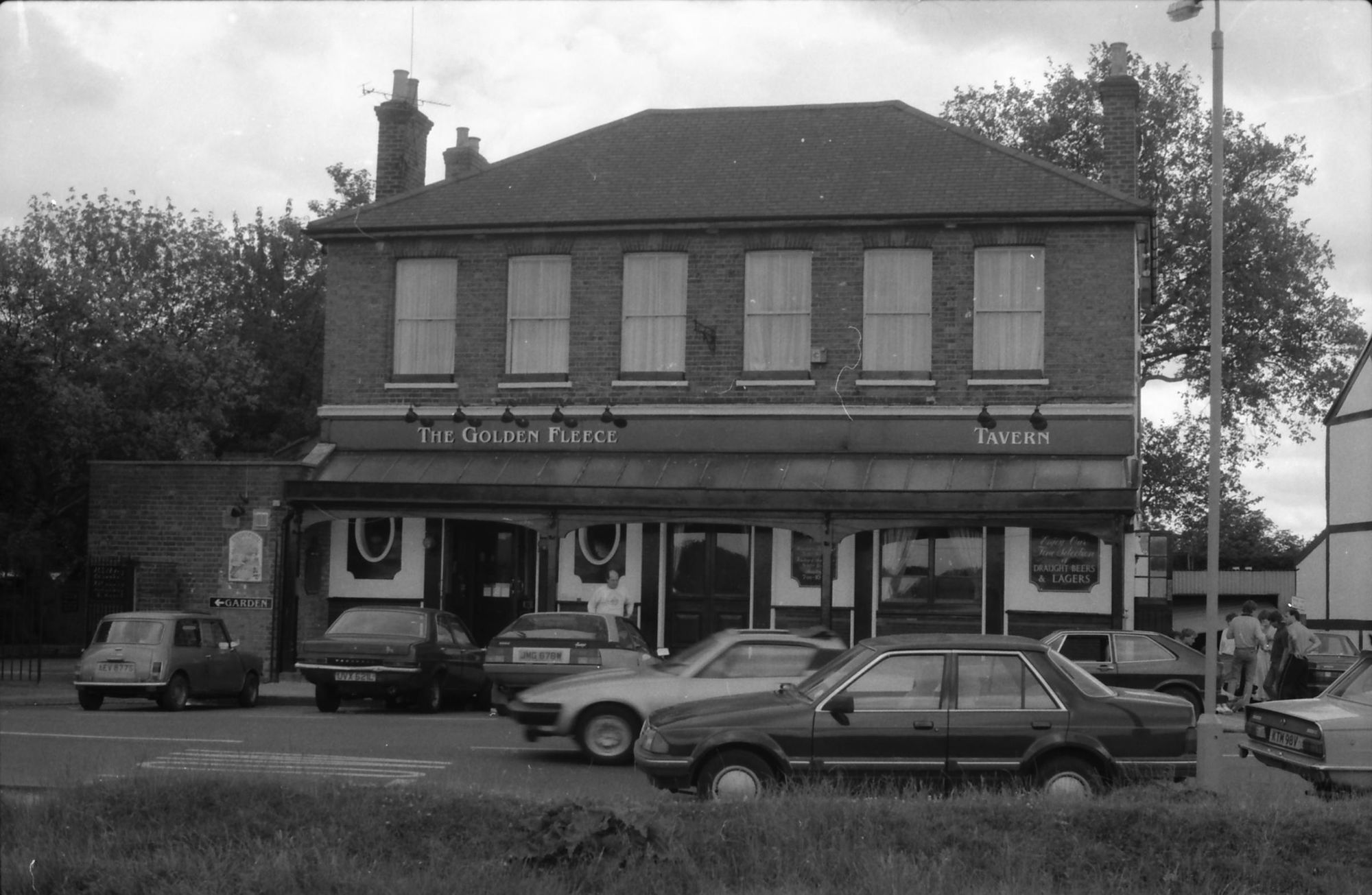 Golden Fleece London E12 taken in 1987.. (Pub, External). Published on 06-10-2018