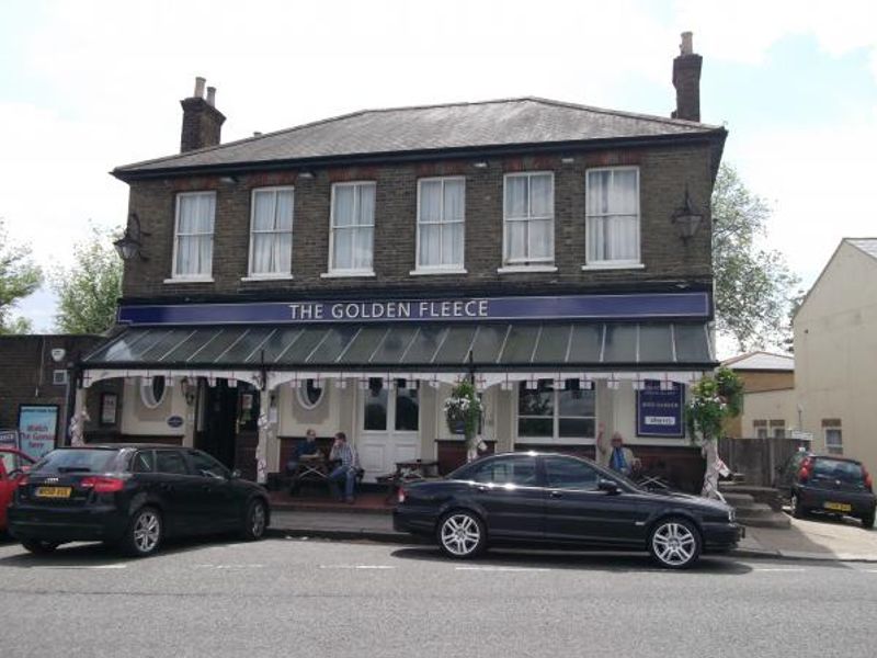 Golden Fleece London E12. (Pub, External). Published on 04-11-2013 