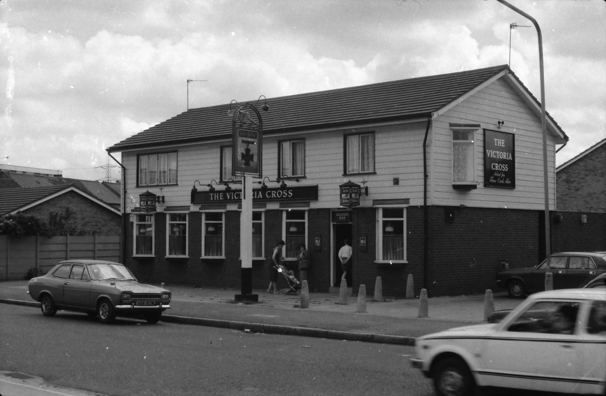 Victoria Cross London E12 taken in 1987.. (Pub, External). Published on 06-10-2018