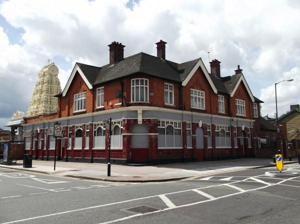 Avenue London E12. (Pub, External). Published on 04-11-2013