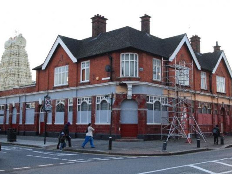 Avenue London E12. (Pub, External). Published on 04-11-2013 