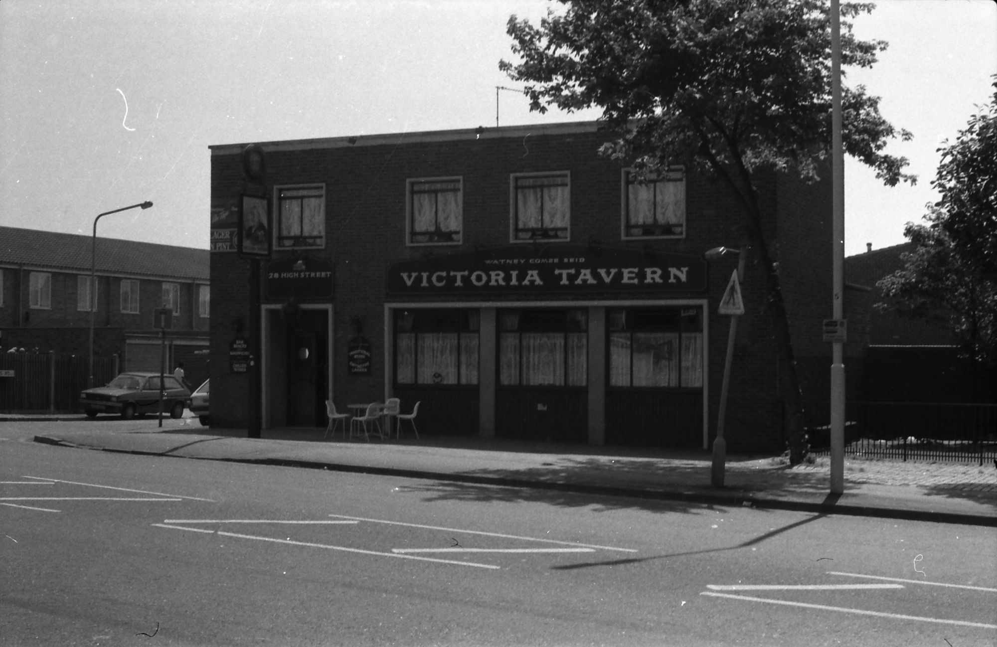 Victorian Tavern London E13 taken 18 Sept 1988.. (Pub, External). Published on 06-10-2018
