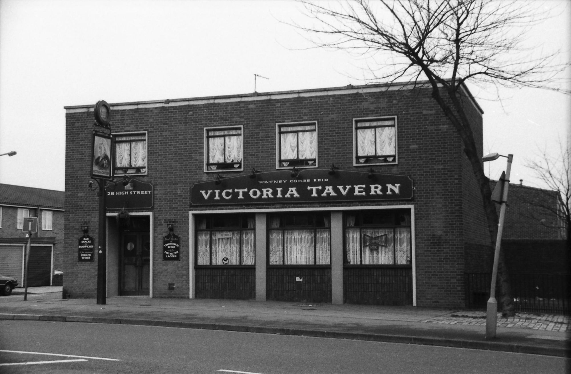 Victorian Tavern London E13 taken in Feb 1989.. (Pub, External). Published on 06-10-2018