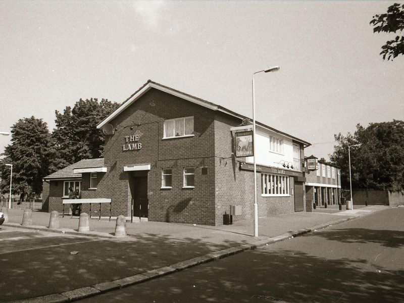 Lamb London E13 taken in May 1994.. (Pub, External). Published on 06-10-2018