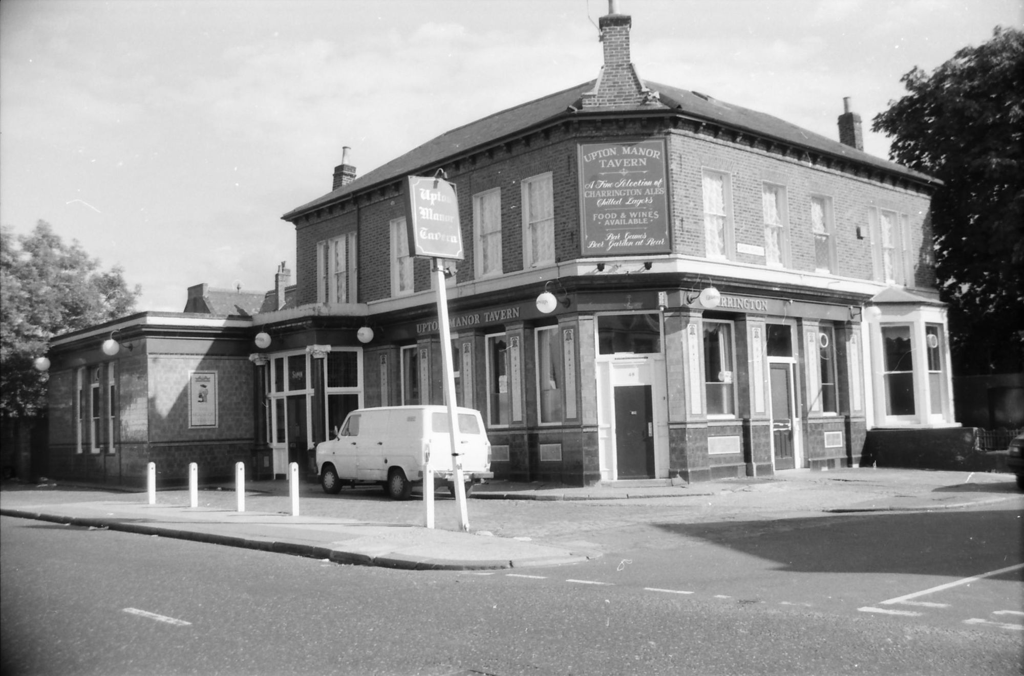 E13-UptonManorTavern_taken29-8-1988.. (Pub, External, Key). Published on 07-10-2018