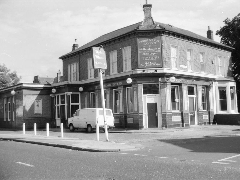 E13-UptonManorTavern_taken29-8-1988.. (Pub, External, Key). Published on 07-10-2018 