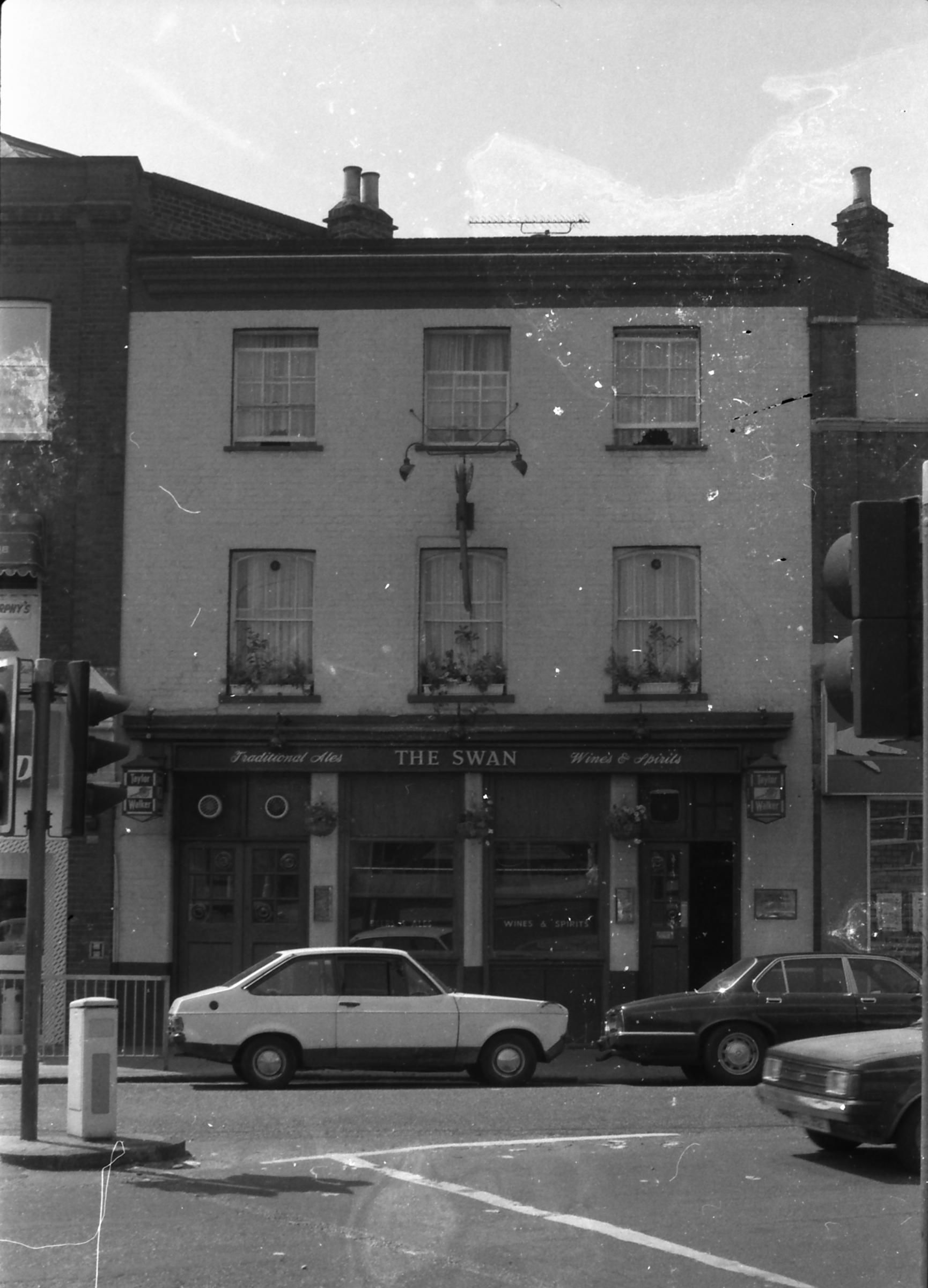 Swan London E13 taken in July 1987.. (Pub, External). Published on 06-10-2018