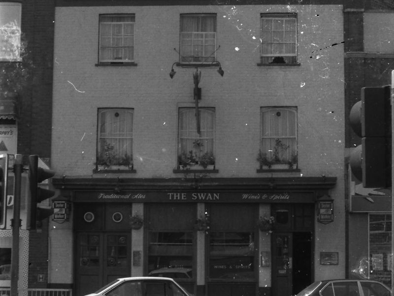 Swan London E13 taken in July 1987.. (Pub, External). Published on 06-10-2018 