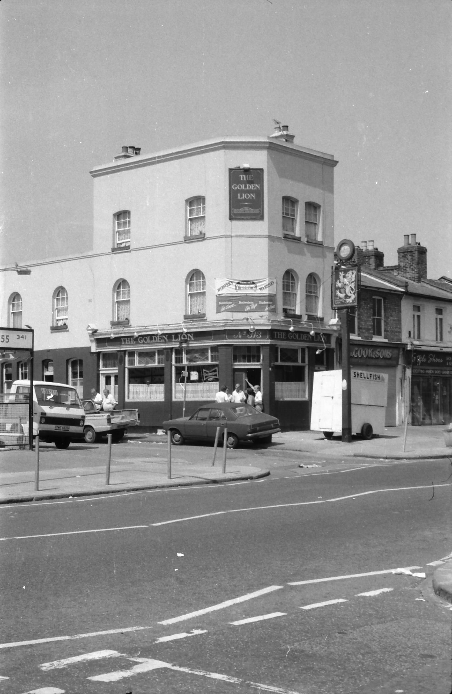 Golden Lion London E13 taken in July 1987.. (Pub, External). Published on 06-10-2018