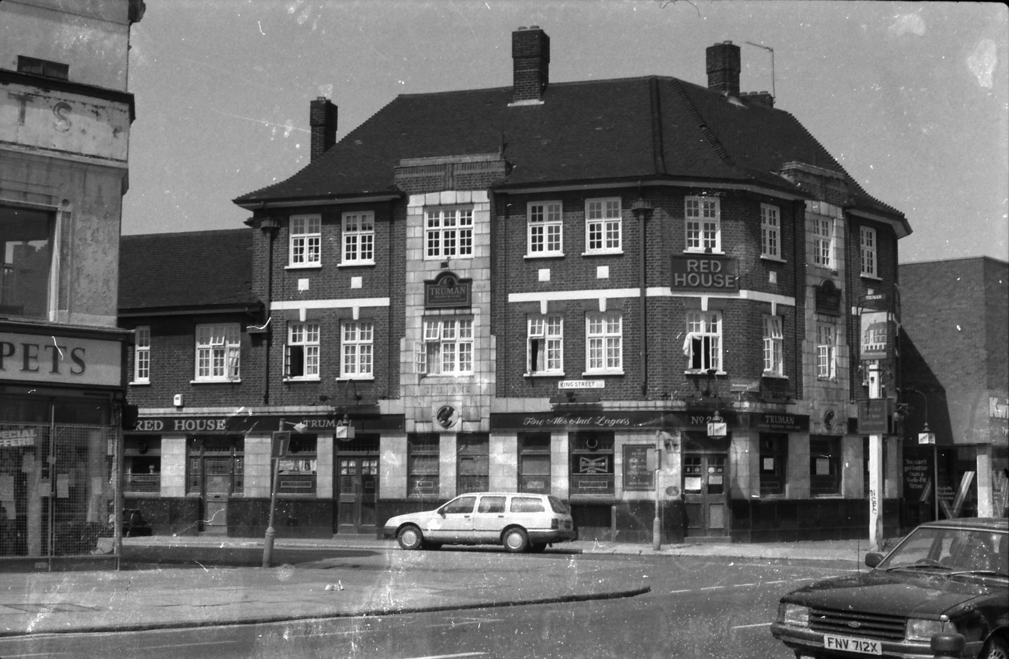 Red House London E13 taken in July 1987.. (Pub, External). Published on 06-10-2018