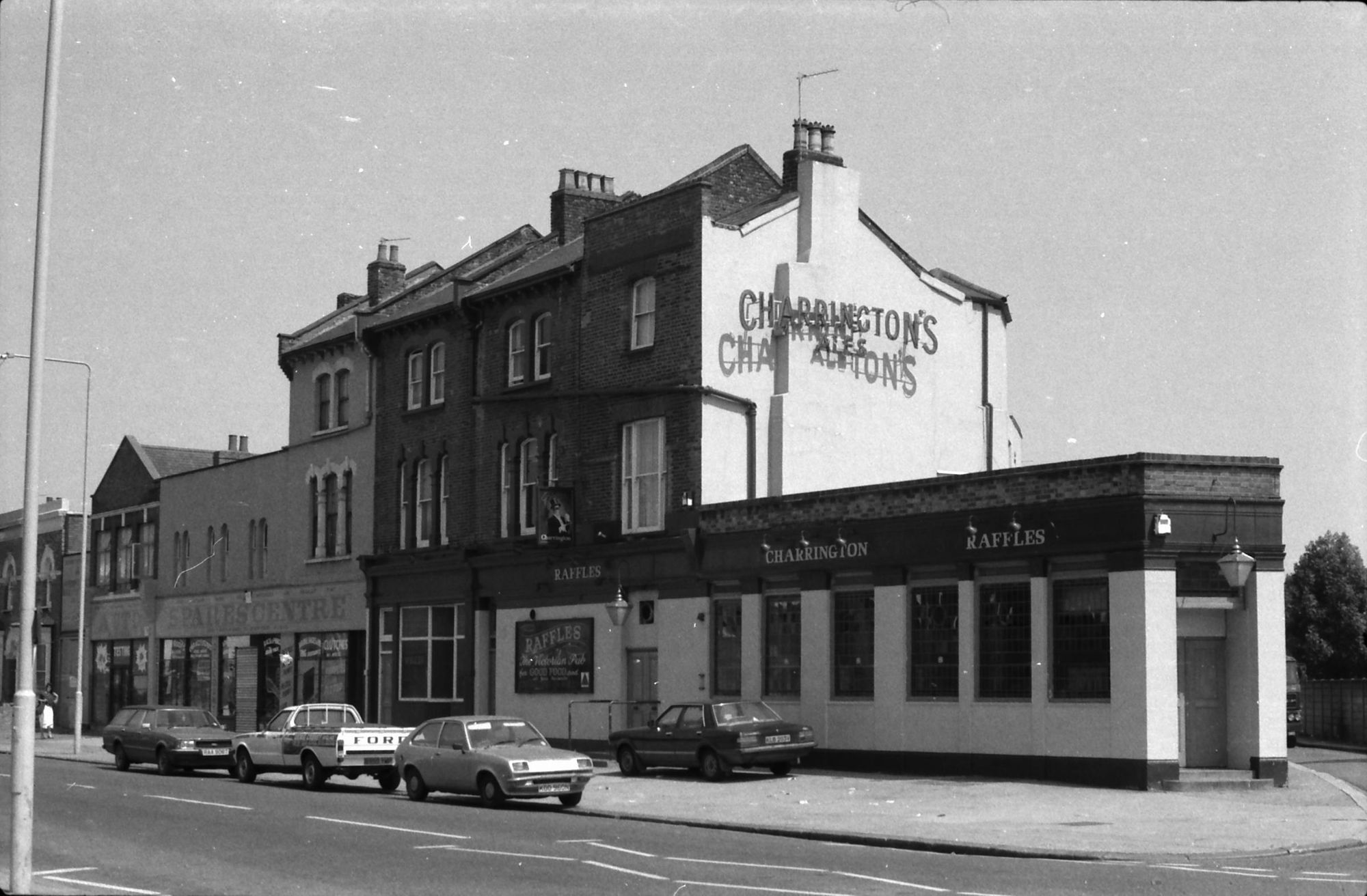 Raffles London E13 taken in July 1987.. (Pub, External). Published on 06-10-2018