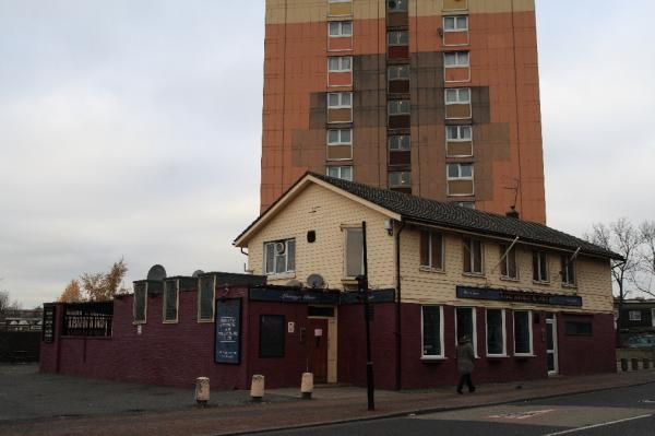 Army & Navy London E13. (Pub, External). Published on 05-11-2013