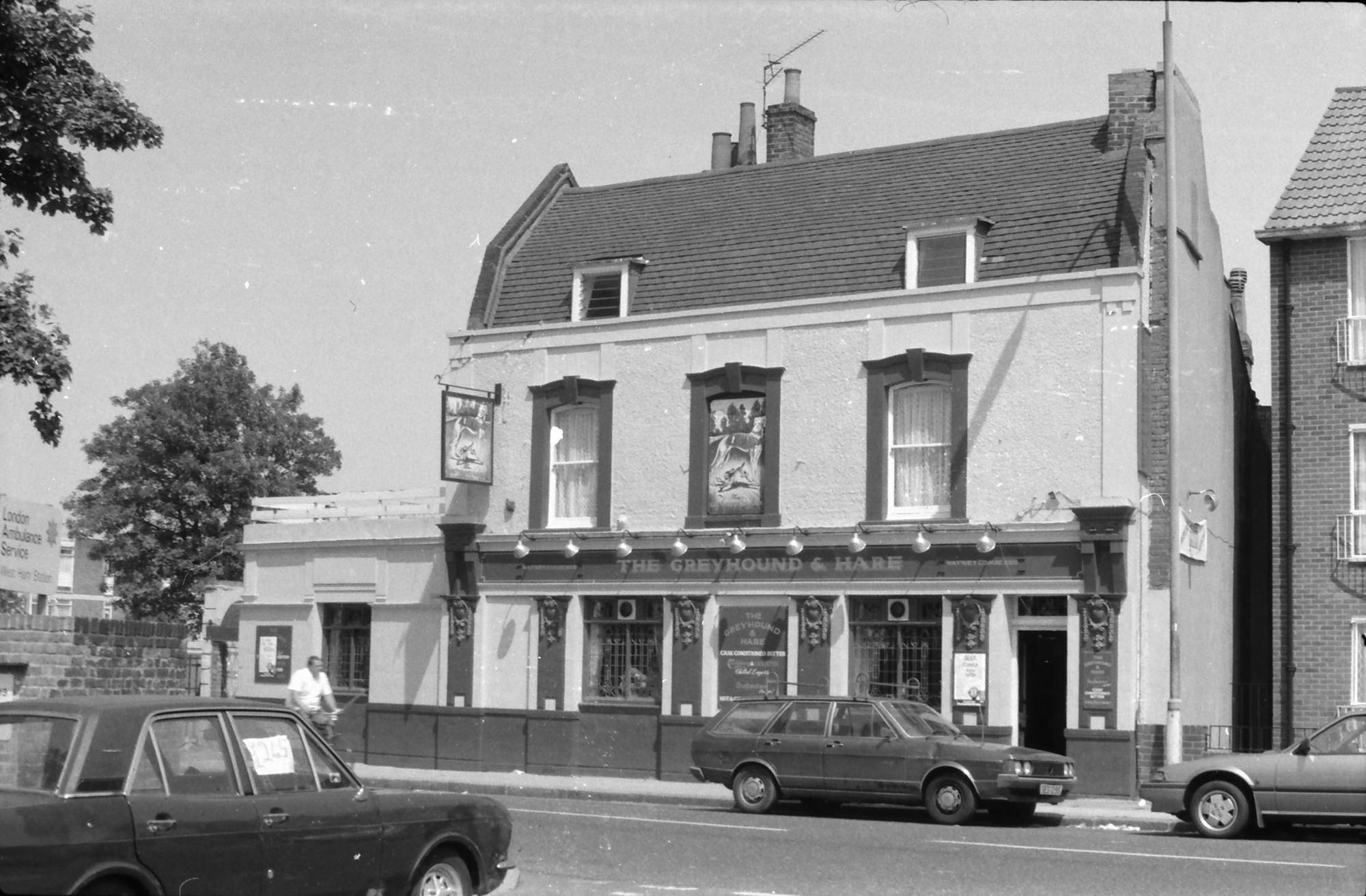 Greyhound  Hare London E13 taken in July 1987.. (Pub, External, Key). Published on 06-10-2018
