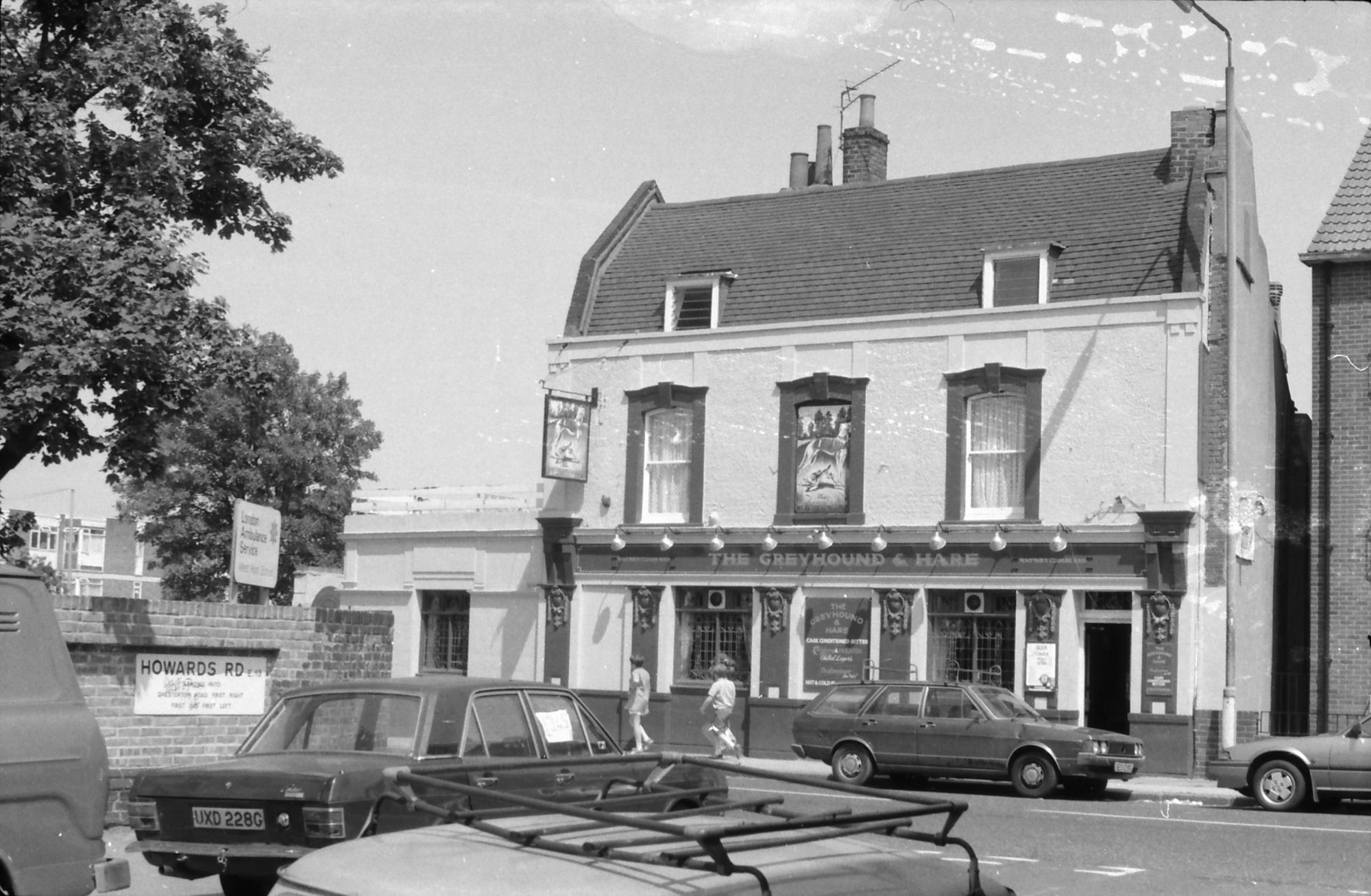 Greyhound  Hare London E13 taken in July 1987.. (Pub, External). Published on 06-10-2018