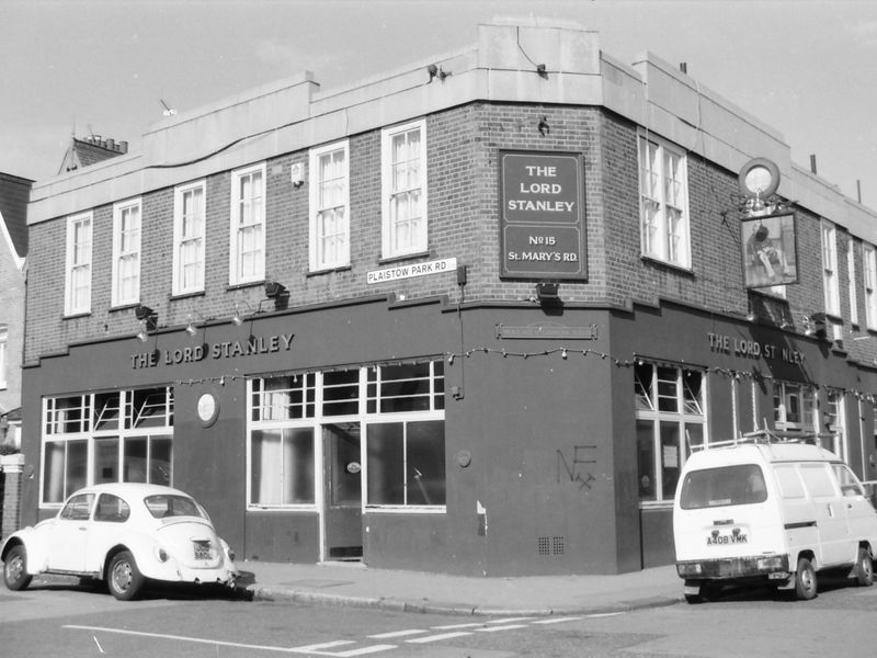 Lord Stanley London E13 taken 29 Aug 1988.. (Pub, External). Published on 06-10-2018