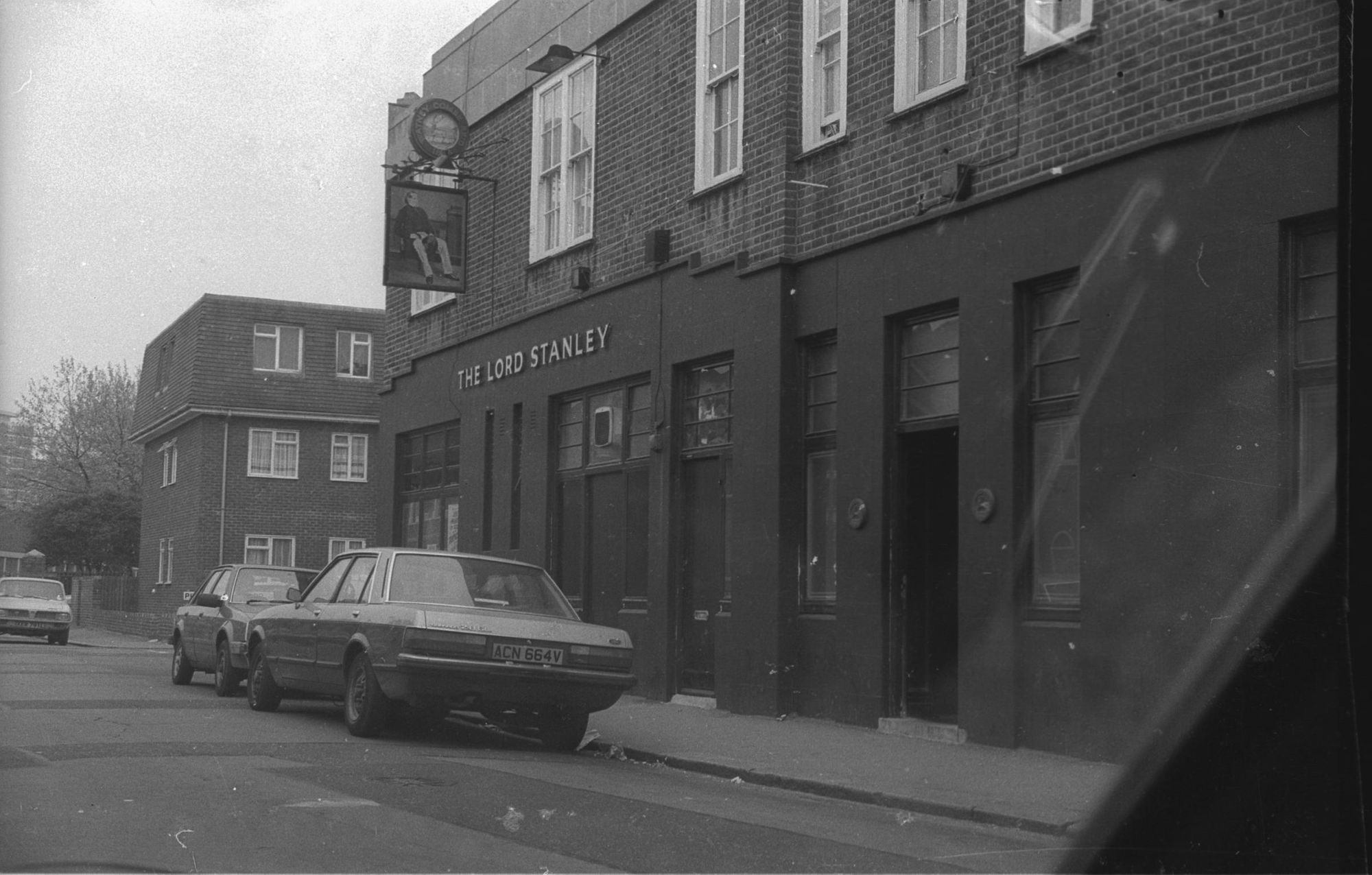 Lord Stanley London E13 taken in July 1985.. (Pub, External). Published on 06-10-2018