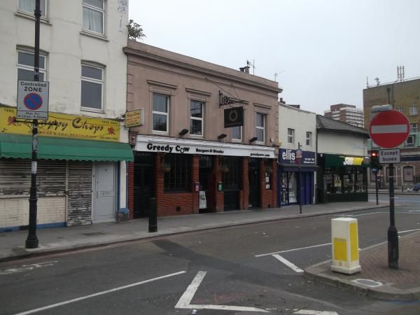Prince of Wales London E3. (Pub, External). Published on 27-10-2013