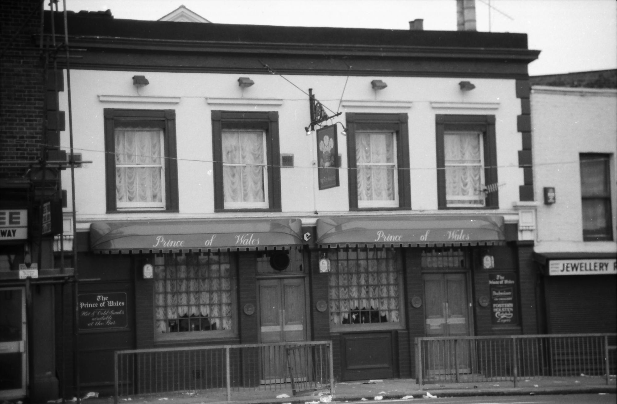 Prince of Wales London E3 taken in 1986. (Pub, External, Key). Published on 28-03-2018