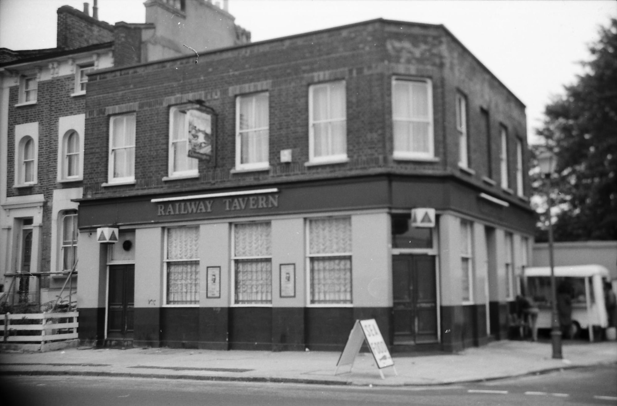Railway Tavern London E3 taken in 1986. (Pub, External, Key). Published on 28-03-2018