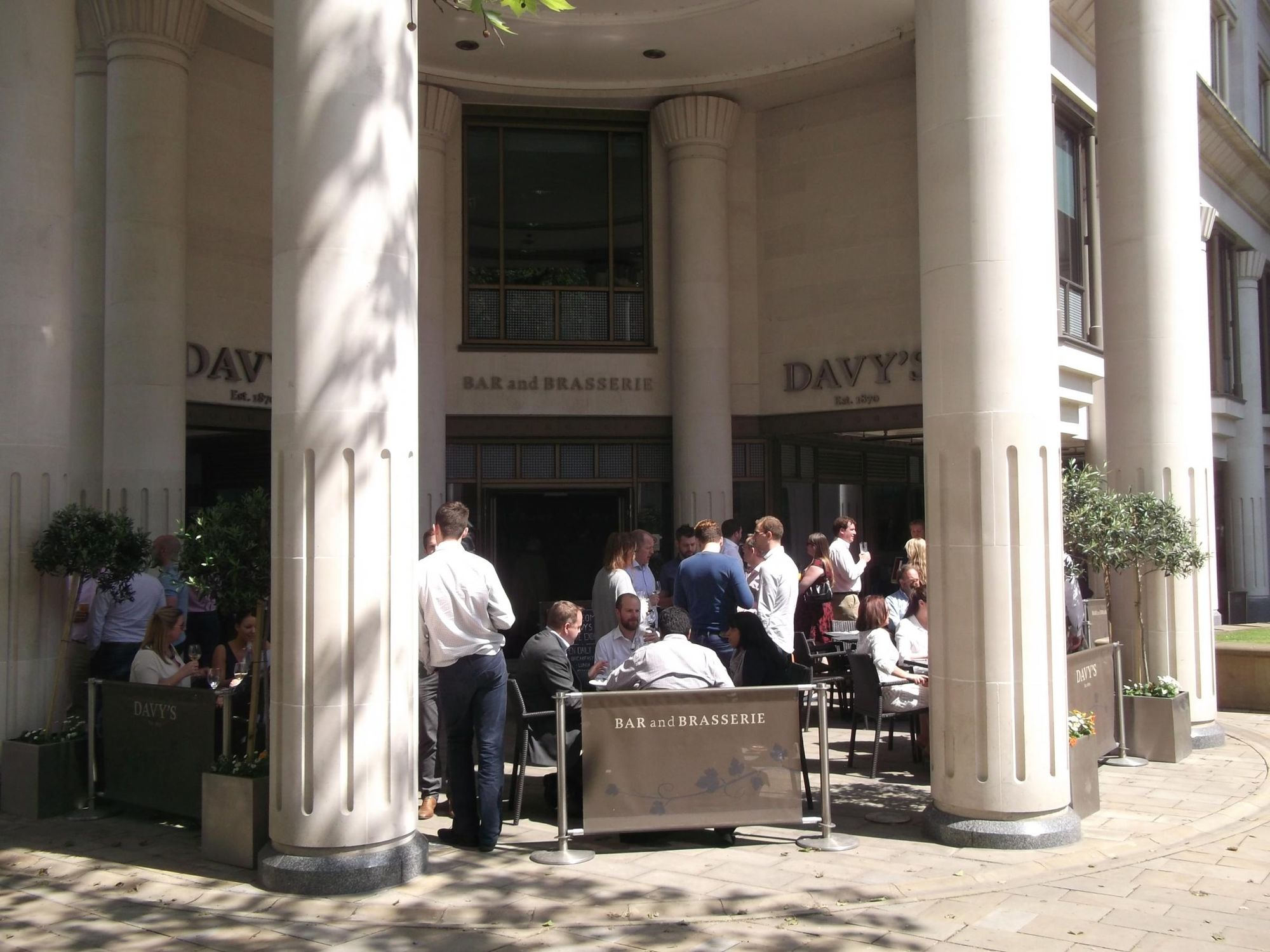 Davys Woolgate London EC2V taken May 2016. (Pub). Published on 10-02-2017