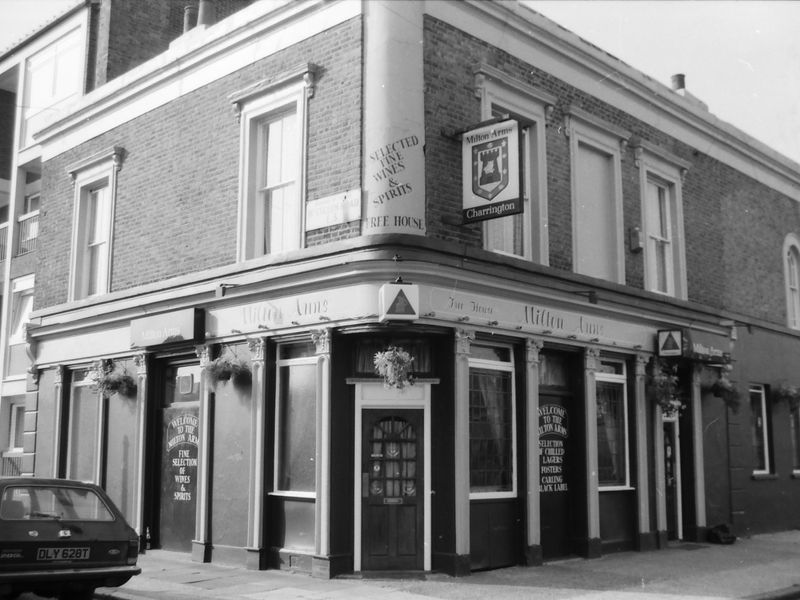E3-MiltonArms taken 17 Sept 1988.. (Pub, External). Published on 28-03-2018