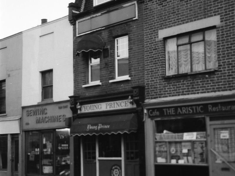 Young Prince London E3 taken in 1985. (Pub, External). Published on 28-03-2018