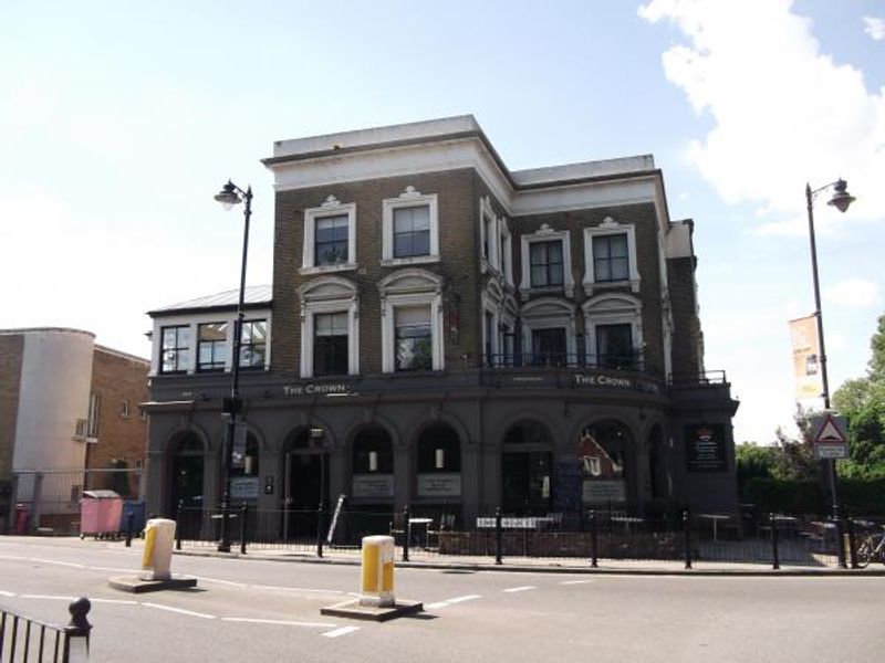 Crown London E3 taken May 2014. (Pub, External, Key). Published on 20-05-2014