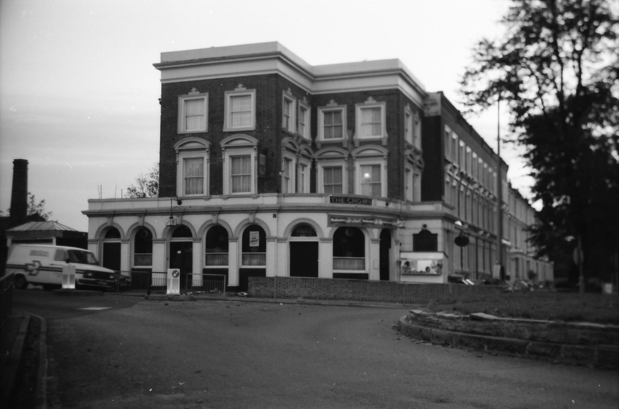 Crown London E3 taken in 1986. (Pub, Key). Published on 28-03-2018